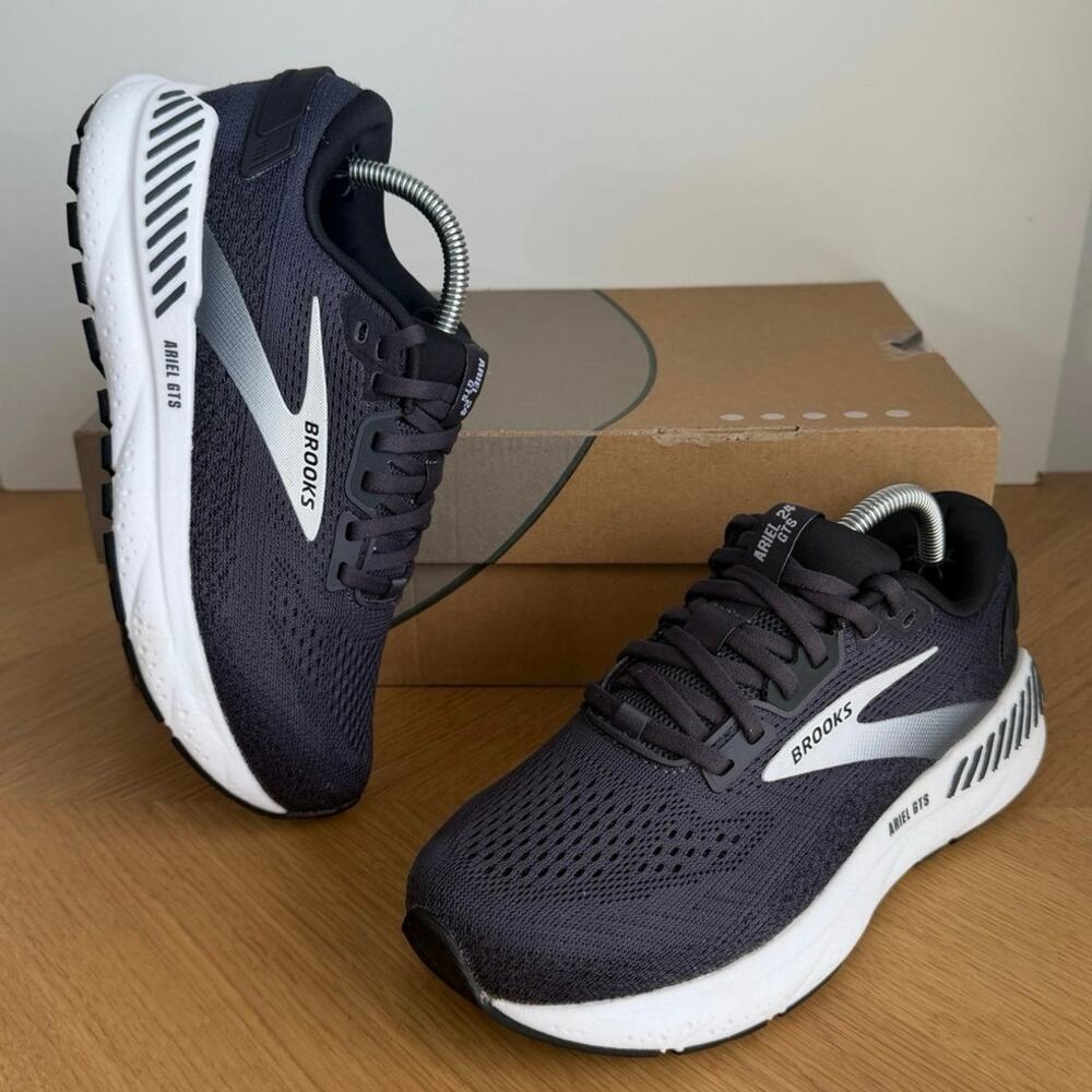 Brooks Ariel GTS 24 Grey/White Women Running Sneakers- SZ 6